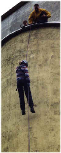 Rapelling04-2.jpg (29411 byte)